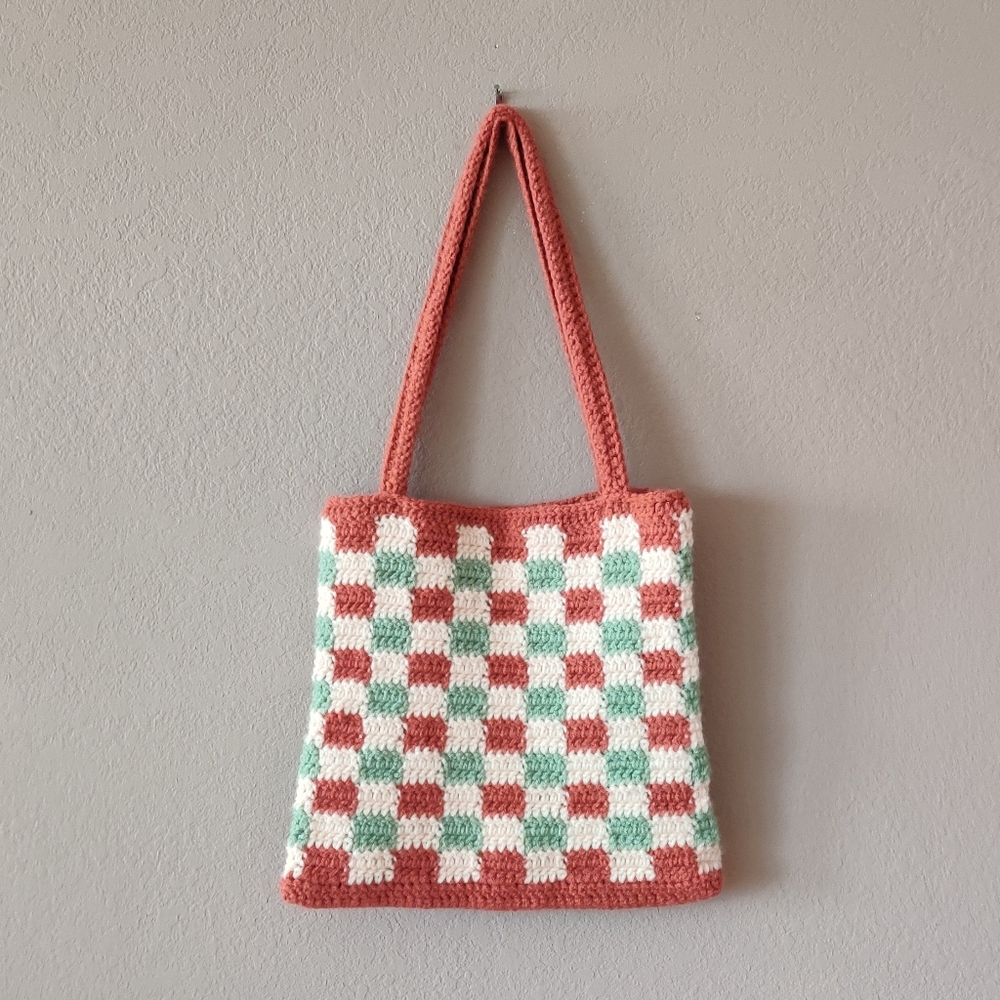 Crocheted gingham tote